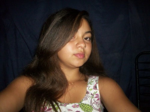 sou estudante,esperta,amo musica,odeio falsidade,amo quem me ama e amo mais ainda quem me odeia