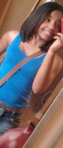 im a wise girl who kisses but doesn't love, listens but doesn't believe, & leaves before i am left ♥