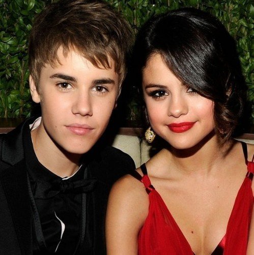 Minha Bio E Pequena Mais Resume Tudo Na Minha Vida @SelenaGomez @JustinBieber / Meu Twitter De Piadas @_Valeria_linda_ Melhores Piadas No RT !