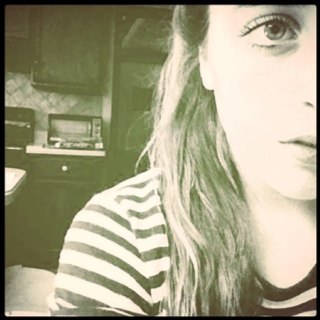 HeyTheTruthIs's profile picture. We follow EVERYONE back. DM us something nice or mean you would like to say to someone & we'll tweet it anonymously (include username please! :)