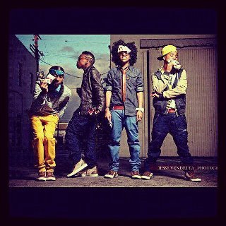 #TeamMindless
Picking Princeton's Afro
Rocking Roc's Hat
Braiding Ray's Hair
Rocking Prodigy's Glasses
Kepping You Updated On Mindless info