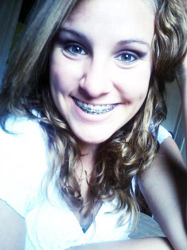 Então vem que eu quero amar você Sem ter os pés no chão, Dona do meu sorriso Te trouxe essa canção.