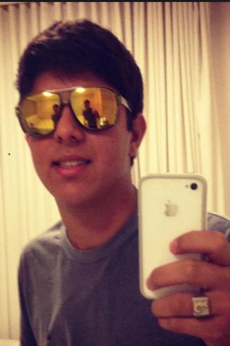 19 anos ,Flamenguista, Futuro Eng de produção, Namorando e Carioca .