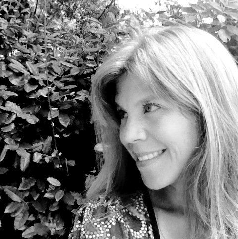 Author, storyteller, former people-pleaser, & recovering perfectionist. Love is real, but so is science.