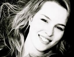 A Bridgit Mendler é só minha tá legal se ferirem ela me ferem tbm e se isso acontecer vcs vão se ver comigo entenderam??? Bridgit Mendler S2
