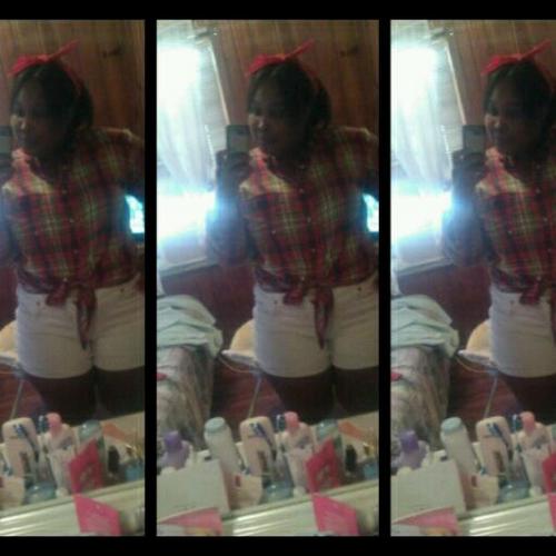 Yes_itsJunJun's profile picture. wad up blood llf