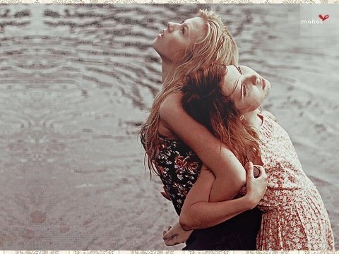 جميله هي الحياه بوجود الصداقه ، ووجود م يحييها أيضاً ♥♥