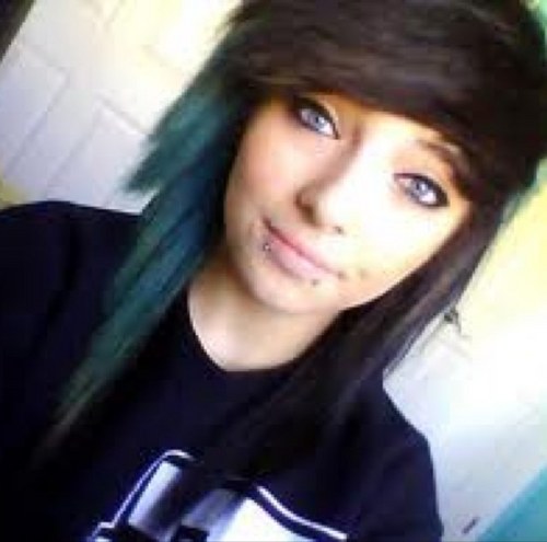 Im me im crazy,funny and awesome:P so fallow me i tweet the truth :) i tweet Teeness!!!! xD haha i just typed that