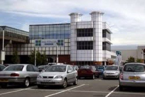 TheCityprobz's profile picture. The city...where people think it is alright to wear very little and its full of tramps