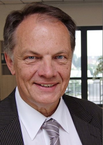 WernerWarweg's profile picture. geboren in Hattingen, 
Studium Finanzwirtschaft, 
war GF bei IT-Firma,
Hobbys: Singen, Gitarre, Fahrrad