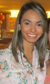 Me aproximo de tudo qe me completa, me faz feliz e qe me quer bem. Eu só quero ver o bom qe todo mundo tem. Tô feliz, tô despreocupada, com a vida eu to de bem.