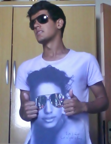 É ter alguém pra contar
na indecisão!
nunca se desesperar
sempre aqui pra estender a mão
maior valor não há!
É feito irmã!   s2s2.*    @_brunacordeiro_