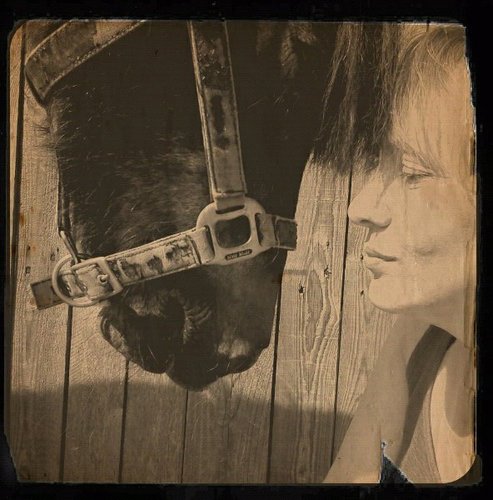 Mum of 2, 2 ponies, a funny little dog, 4 Gerbils, and 2 rats.  Artist, vegan, I have land and grow veg.