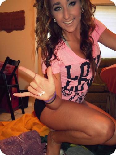 i love alcohol, purp, being tan and bad boys(;