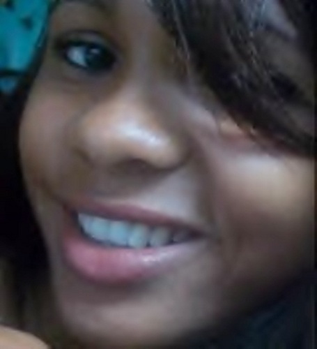 Umα pequenα pessoα, com sonhos de umα grαnde meninα !
Vivendo num mundo surreαl e estressαnte
tentαndo αpenαs ser feliiz !