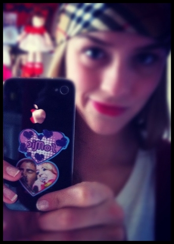 A cada batida do meu coração eu amo vcs ,já parou pra pensar o quanto eu amo vcs @sophiaabrahao @MicaelBorges_ Since:06/03/12