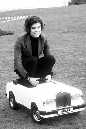 One dircetion is my life i love ❤ i need a phone soo badly if 3 u follow me ill follow u
