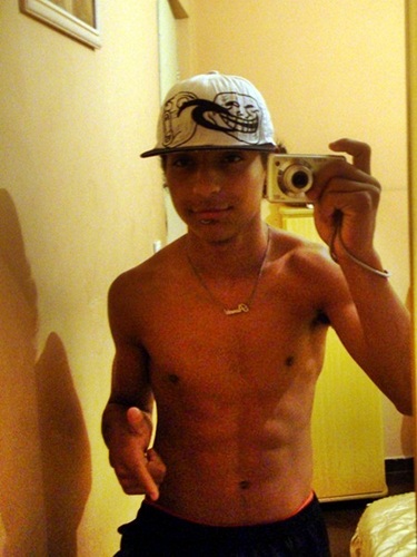 ⋆me aceitÁ Qê dóoi menos ♪.* '  UH UH aceeittÁ... , 16 Anos , Solteiro , #Corinthians♥ , #Msn : valdeirvianna@hotmail.com , Sigua meus bons :*   #Gemeriano