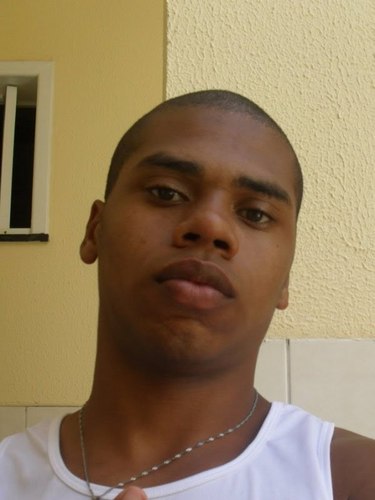 Sou uma pessoa carismática, extrovertido, paciente, o rosto de bravo é pra assusta quem não conhece.
