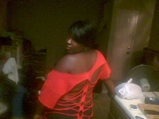 Cute & feisty, I'm a pastry chef that's just as sweet as what I make :)