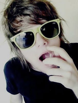 Sou namorido-noivo da @alycyaaah.Sou o perfeito da @carol_njr11 e ela minha perfeita sz .Sou marido da @RealHannah_.E sou lindo da @_heerycampos e ela é minha.