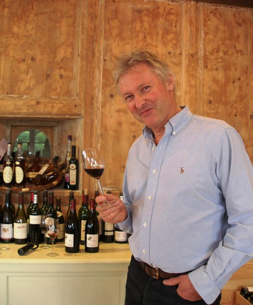 Offering a complete wine experience: presenting, writing, consulting, touring and selling the occasional bottle.