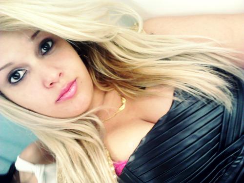 Flamenguista, 20 anos, ariana, gosto de praia e outras coisas.... se quer saber mais me segue ai