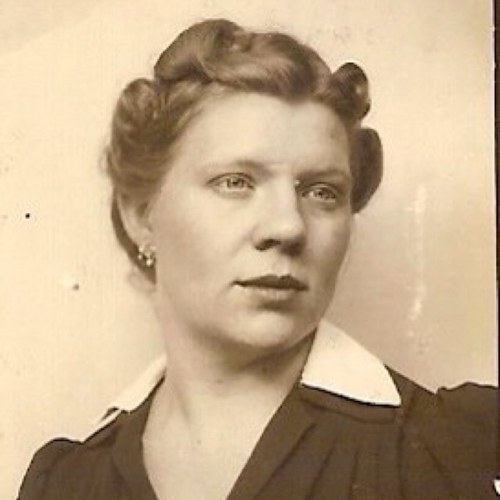 beshka33's profile picture. Avid hockey, movie, tv, book and zombie fan. Mother of four, wife of one. Impertinent and inappropriate. Sometimes I'm funny.