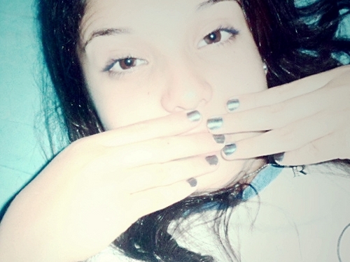 O verdadeiro amor é  o de fã, que mesmo longe, sem nunca ter te tocado nem se quer te beijado consigo te amar loucamente. @McRODOLFINHO ♥