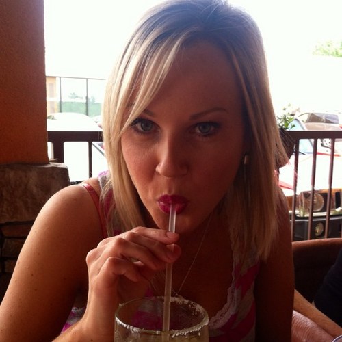 JulieAndrade__'s profile picture. 