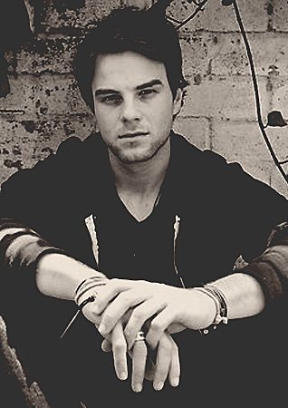 Kol_Mikaelsen's profile picture. Living for years, seeking revenge. My lovely sister @Rebekah_Mikael, my deviant brother @Elijah_Mikaelsn and I will get that revenge.