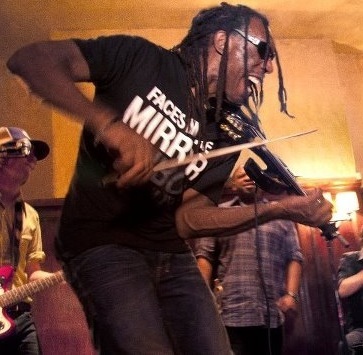 bt_dmb's profile picture. I’m BT, a violinist, a founding member of DMB, a film producer and music producer and it’s good to see you again.