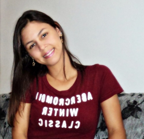 Nαsci de novo 20/02/2012 *-*    sou chαtα, ciumentα, lindα demαis, FLAMENGUISTA doente, gosto de chocolαte, Cristã, cuido do que é meu e nαo divido com ninguém!