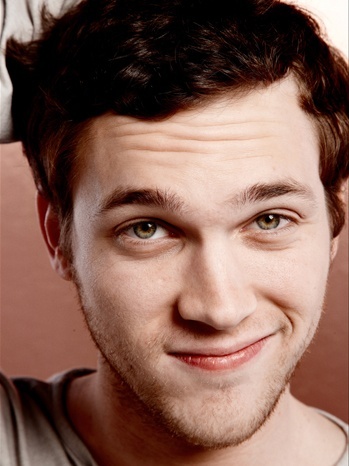 Phillip Phillips is an amazing singer! He got an incredible singing style! Love him? FOLLOW!