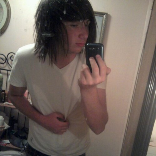 dinodillonXD's profile picture. Lets get high together.