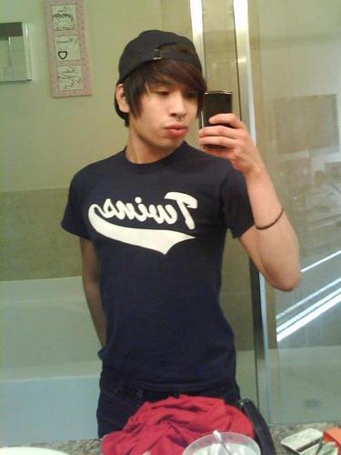 vi0lentth3rapy's profile picture. 21