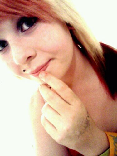 Facebook♥Twitter♥MIW♥Bmth♥FIR♥Marilyn Manson♥SWS♥TWLOHA♥BVB♥MCR♥ Batman♥Hellokitty♥Piercings♥Braclets♥Bandtee's♥plugs not drugs;D RIP Kaylee Ann. Missing you