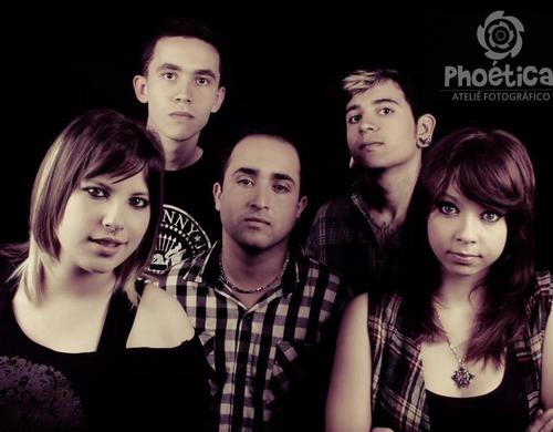 Banda de Poá SP  . Integrantes: @karineroxy @monique_drops 
Thiago e Leko FACEBOOK http://t.co/DoxeN9MKtN