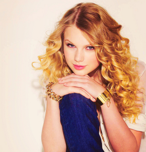 Taylor Alison Swift inspires me so much! She's such a role model not like the other teenager. For me she's ordinary but special.