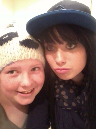 my name is Laura Ellen Hill 
im 16 i play guitar , and play sport 
i like making new friends 
so follow me on here people 3 x