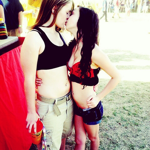 Im Brianna , 17 , taken . born&&raised Phx, Arizona && I HATE it here . && As soon as I can , ill be g o n e :D