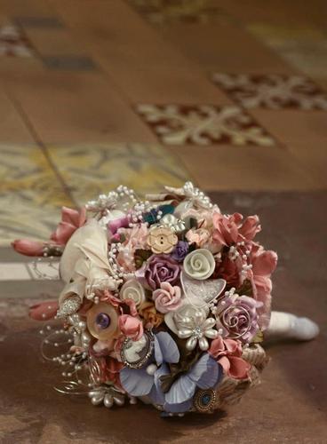 i make bespoke vintage style bouquets , fascinators tiaras and jewellery , this is my hobbie and its what i love to do, i have a fb page , vintage fascinators x
