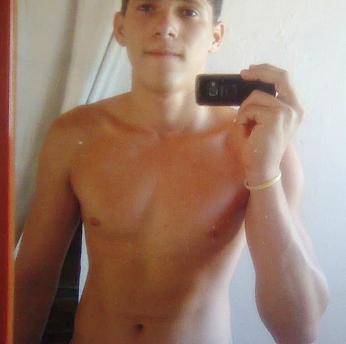 Aquariano. Ousado. Vascaino.Curioso 
http://t.co/hNGemY9hIp