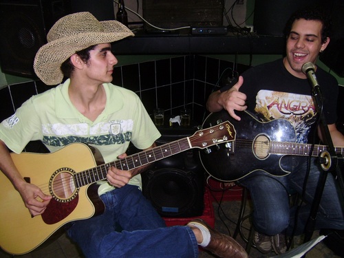 Twitter oficial Banda Fogueira de Meretriz!
Conheça nossa Fan-Page no Facebook: