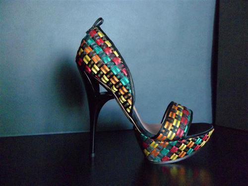 HIGH HEEL: WHAT WOMEN LOVE!