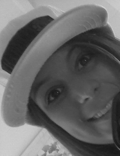 Eu não preciso de qualquer sorriso, o seu já me basta.