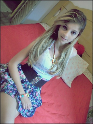 ↘ Na visão um #Juliet , ii no pulso um #Rolex ', No pescoço a #Cartier && No pé um #Air_Max . ♪ ♪ (segue? @larissa_zicka