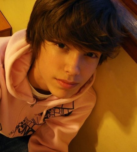 angelg234's profile picture. follow me and i will follow back 
#simple (: