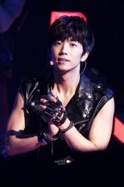 ผมจางอูยองบอทไทยฝากตัวด้วยนะคับผมบ้ารั่ว            ฟอลกันมาคุยกันเยอะๆนะ (@0430yes) 28/5/2555 ..bTH 
(ชื่อแฟมคลับ #ถอดรหัสรัก )