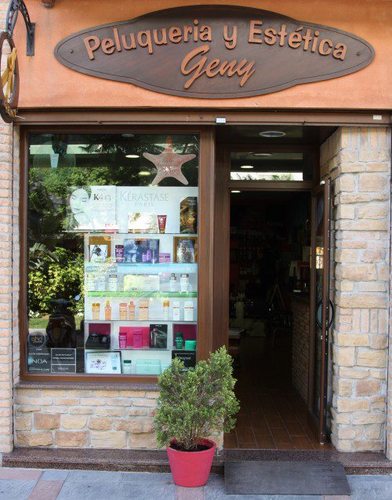 Peluquería con mas de 30 años de experiencia

Horario

Lunes a Viernes 10-20 
Sabado 9.30-14.00